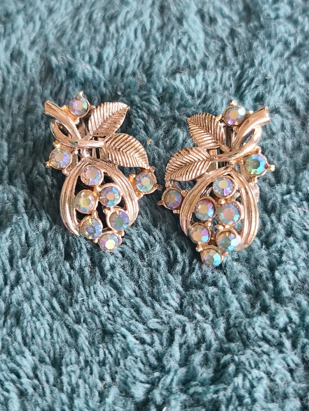 Vintage Silver-Tone Leaf Clip-On Earrings with Aurora Crystal Accents